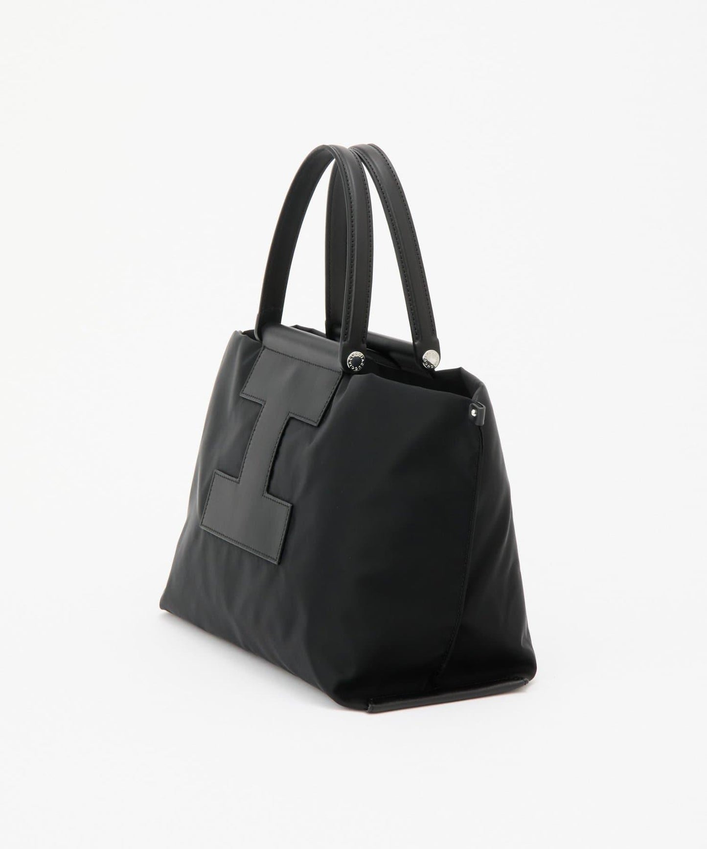 ソルベット、M、NYLON/RUGA 中沒有出現可識別的“子品類”（如包、錢包、揹包等），而規則禁止擅自補充未給出的信息。因此只能忠實保留原有內容，不添加不存在的品類詞。 最終輸出如下： ソルベット M NYLON/RUGA