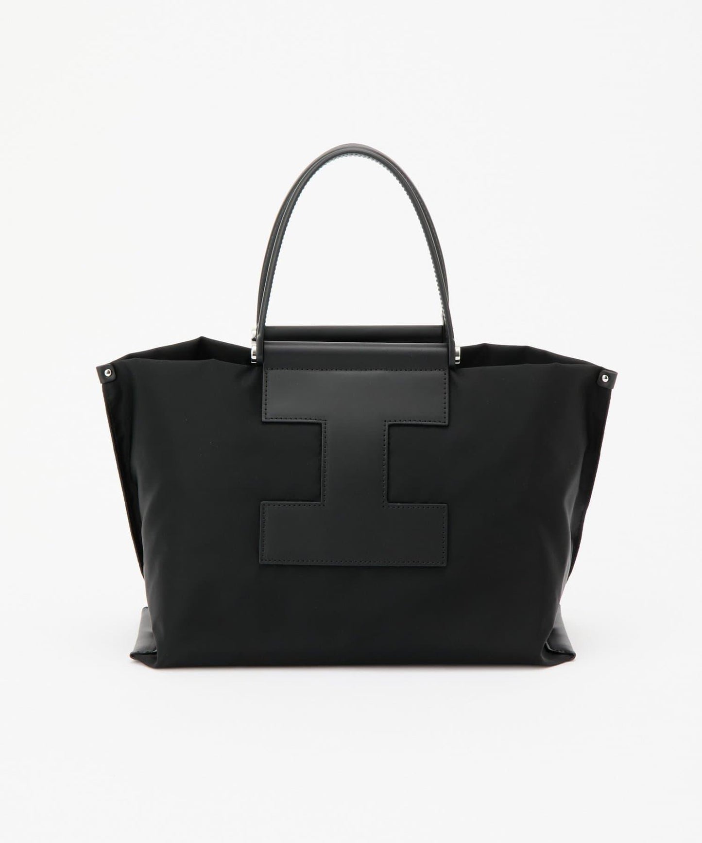 ソルベット、M、NYLON/RUGA 中沒有出現可識別的“子品類”（如包、錢包、揹包等），而規則禁止擅自補充未給出的信息。因此只能忠實保留原有內容，不添加不存在的品類詞。 最終輸出如下： ソルベット M NYLON/RUGA