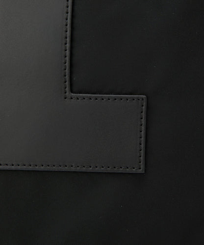 ソルベット、M、NYLON/RUGA 中沒有出現可識別的“子品類”（如包、錢包、揹包等），而規則禁止擅自補充未給出的信息。因此只能忠實保留原有內容，不添加不存在的品類詞。 最終輸出如下： ソルベット M NYLON/RUGA