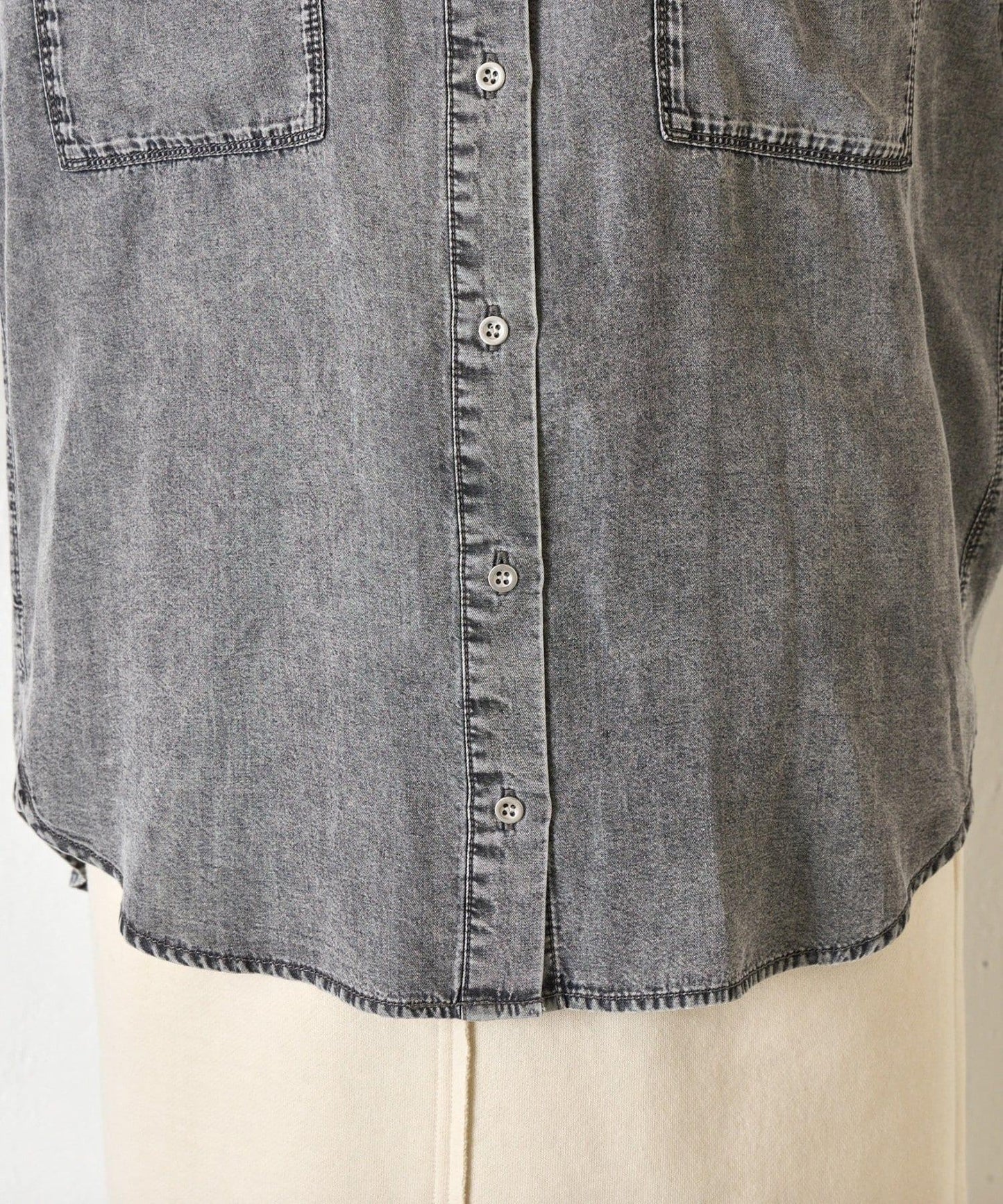 後褶設計 牛仔襯衫