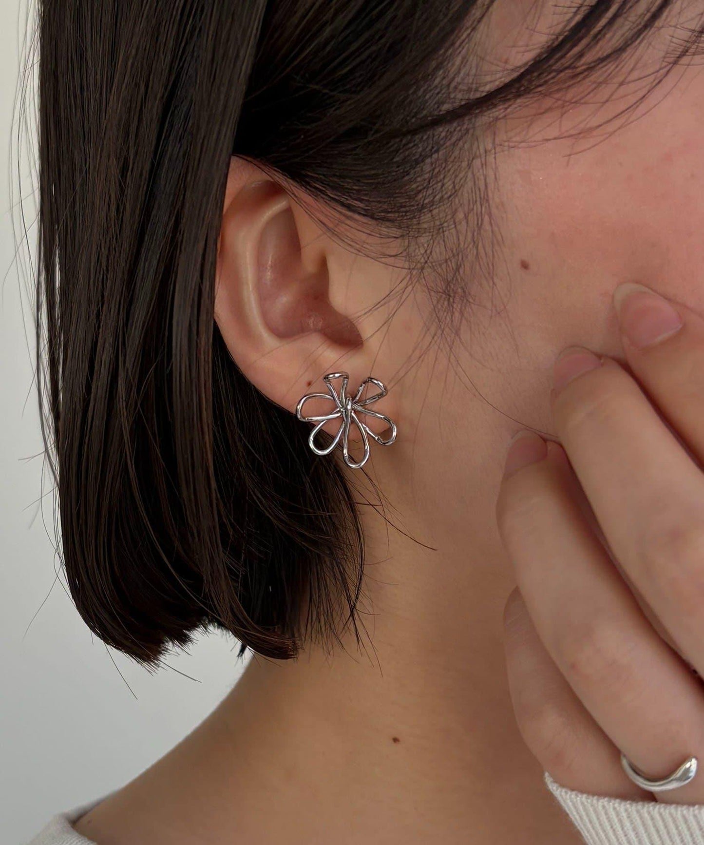 GOLDY 金屬線花造型耳環