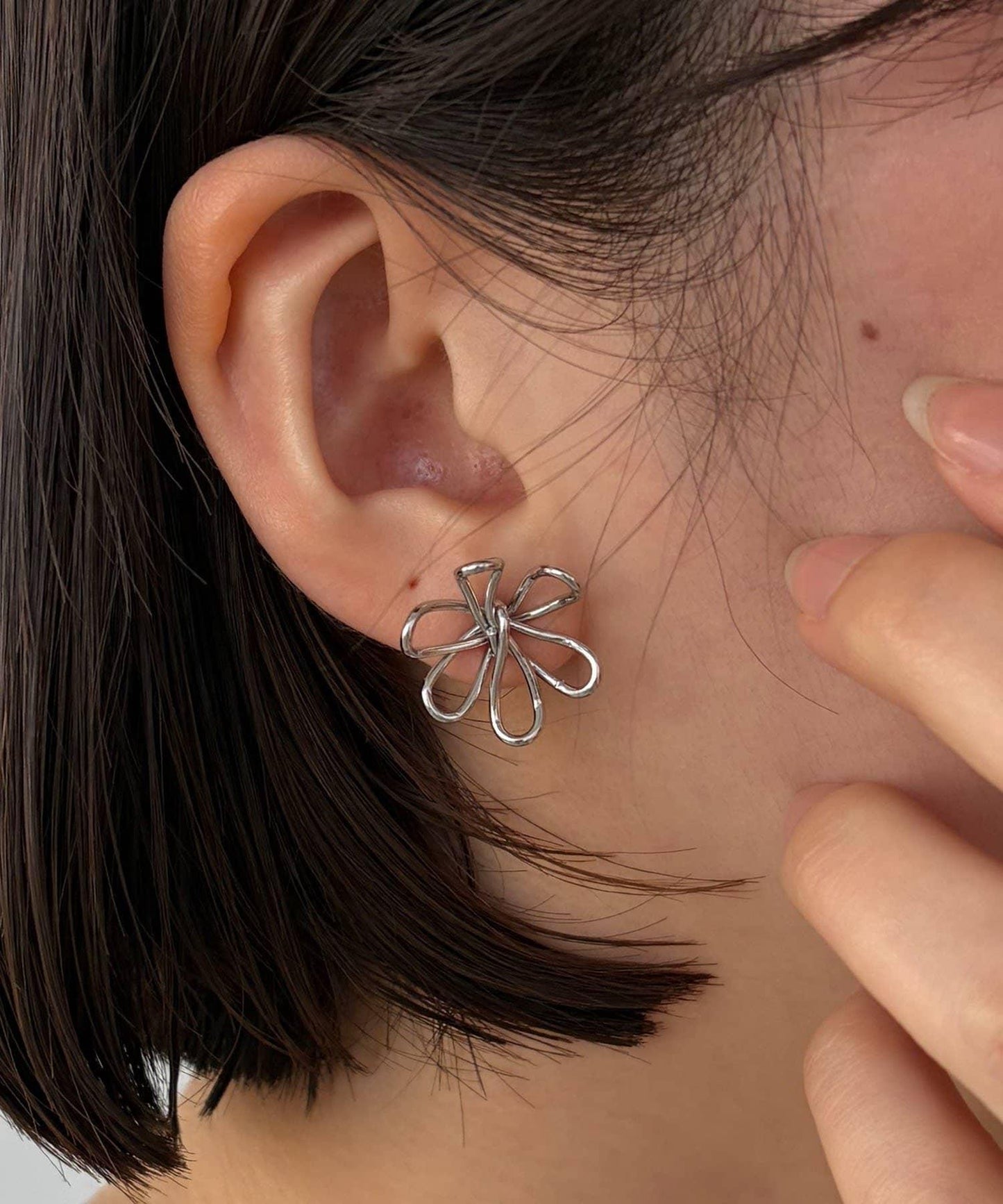 GOLDY 金屬線花造型耳環