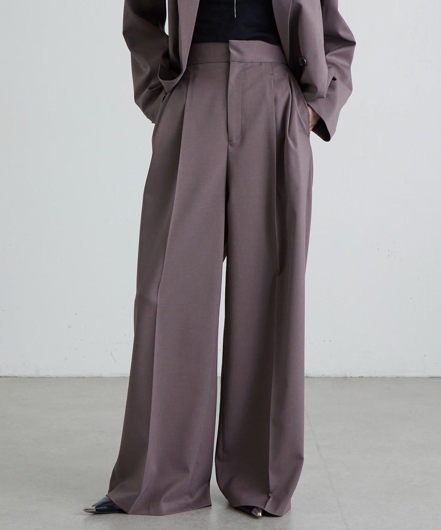 斜紋 腰部裝飾釦 雙褶 闊腿闊腿褲