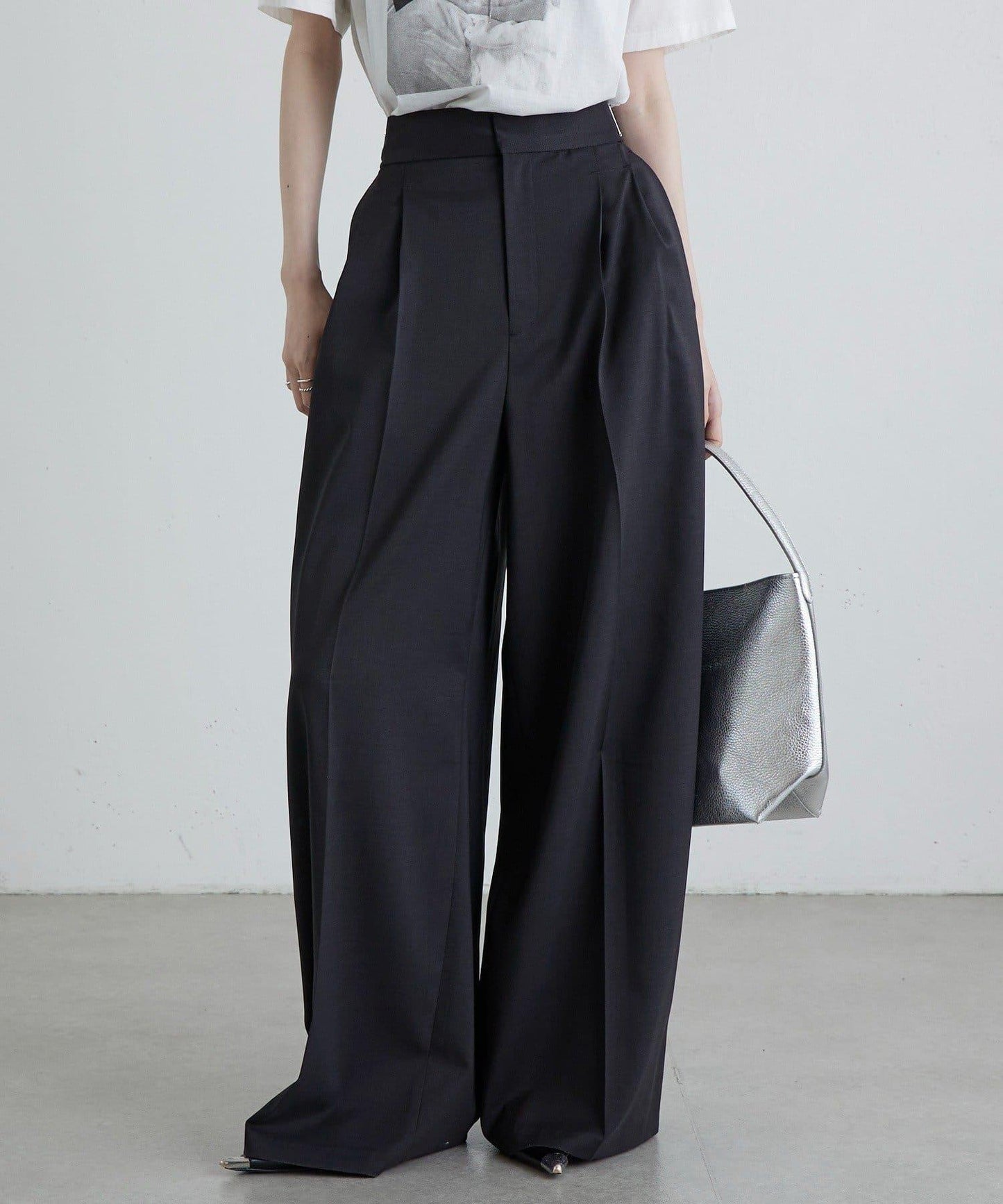 斜紋 腰部裝飾釦 雙褶 闊腿闊腿褲