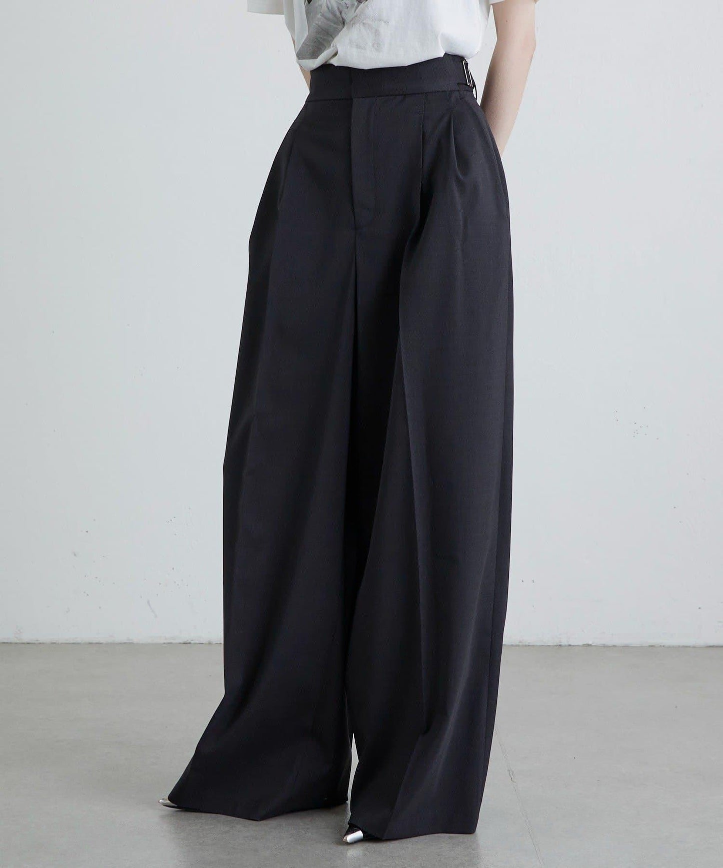 斜紋 腰部裝飾釦 雙褶 闊腿闊腿褲