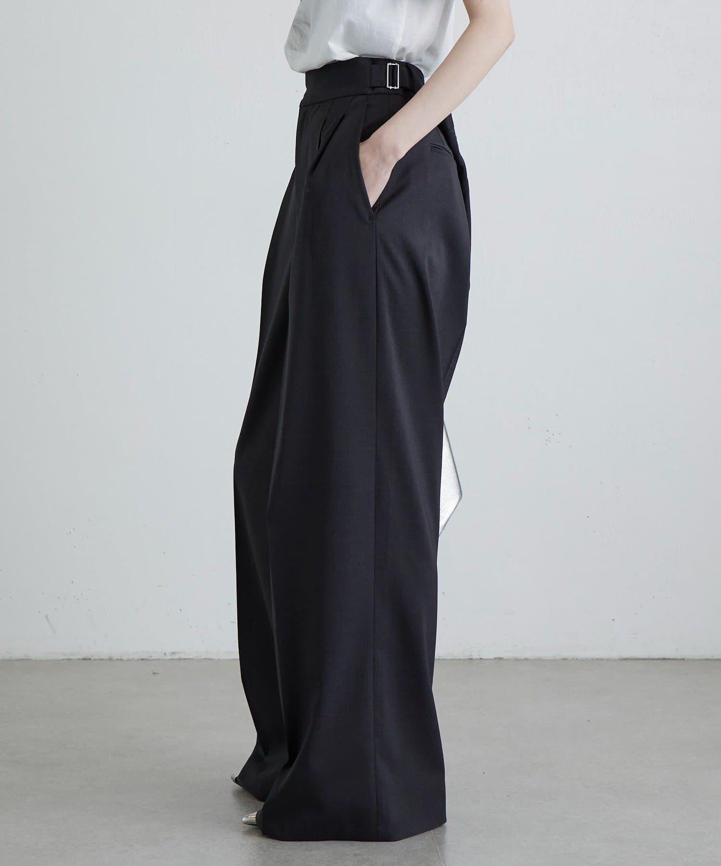 斜紋 腰部裝飾釦 雙褶 闊腿闊腿褲