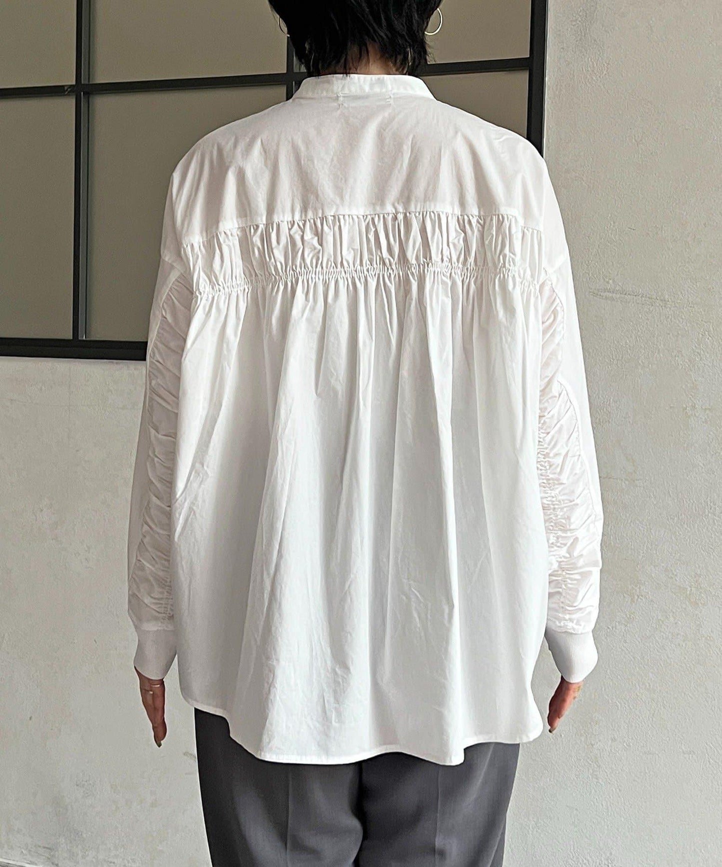 後褶設計襯衫