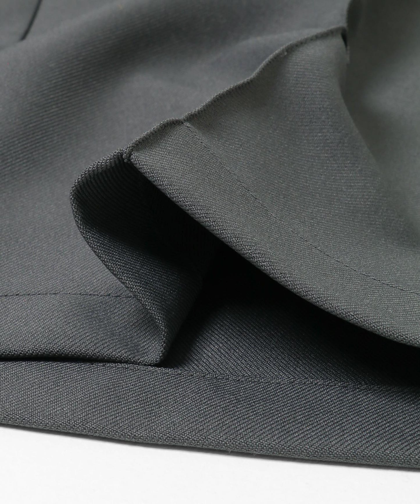 防潑水防花粉 褶襉闊腿 SKIN Proof 褲子