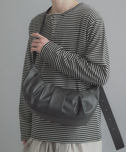 半月造型褶飾單肩包