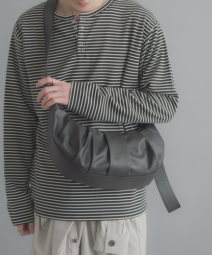 半月造型褶飾單肩包