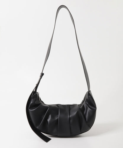 半月造型褶飾單肩包