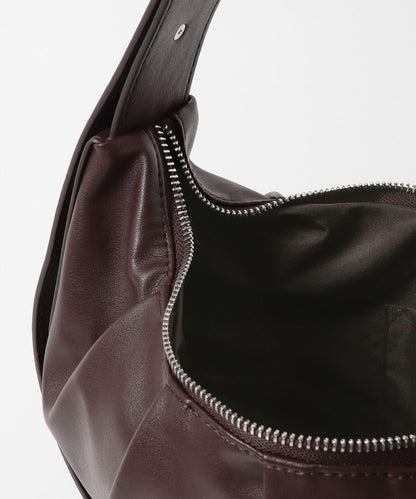 半月造型褶飾單肩包