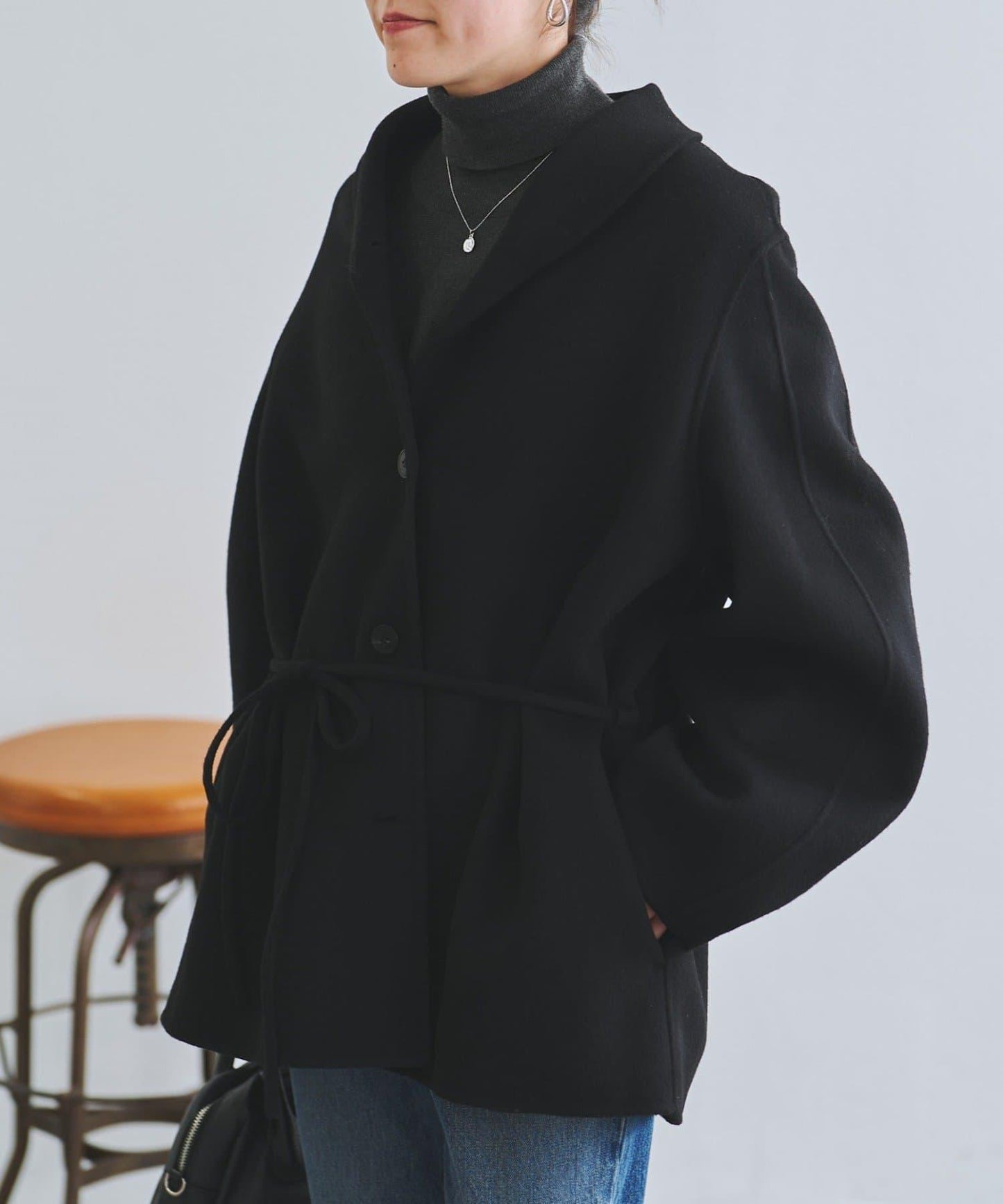 《RRACE》披肩領半身大衣