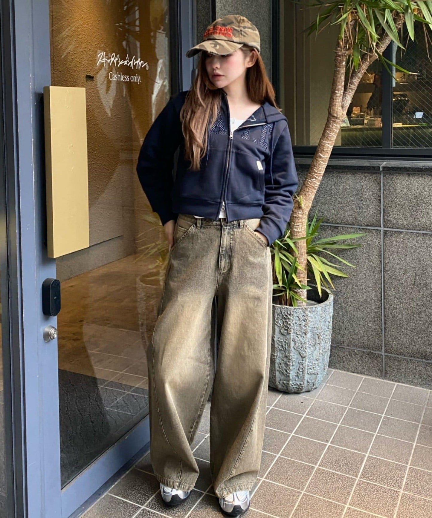 鉚釘設計 闊腿 牛仔面料 牛仔褲