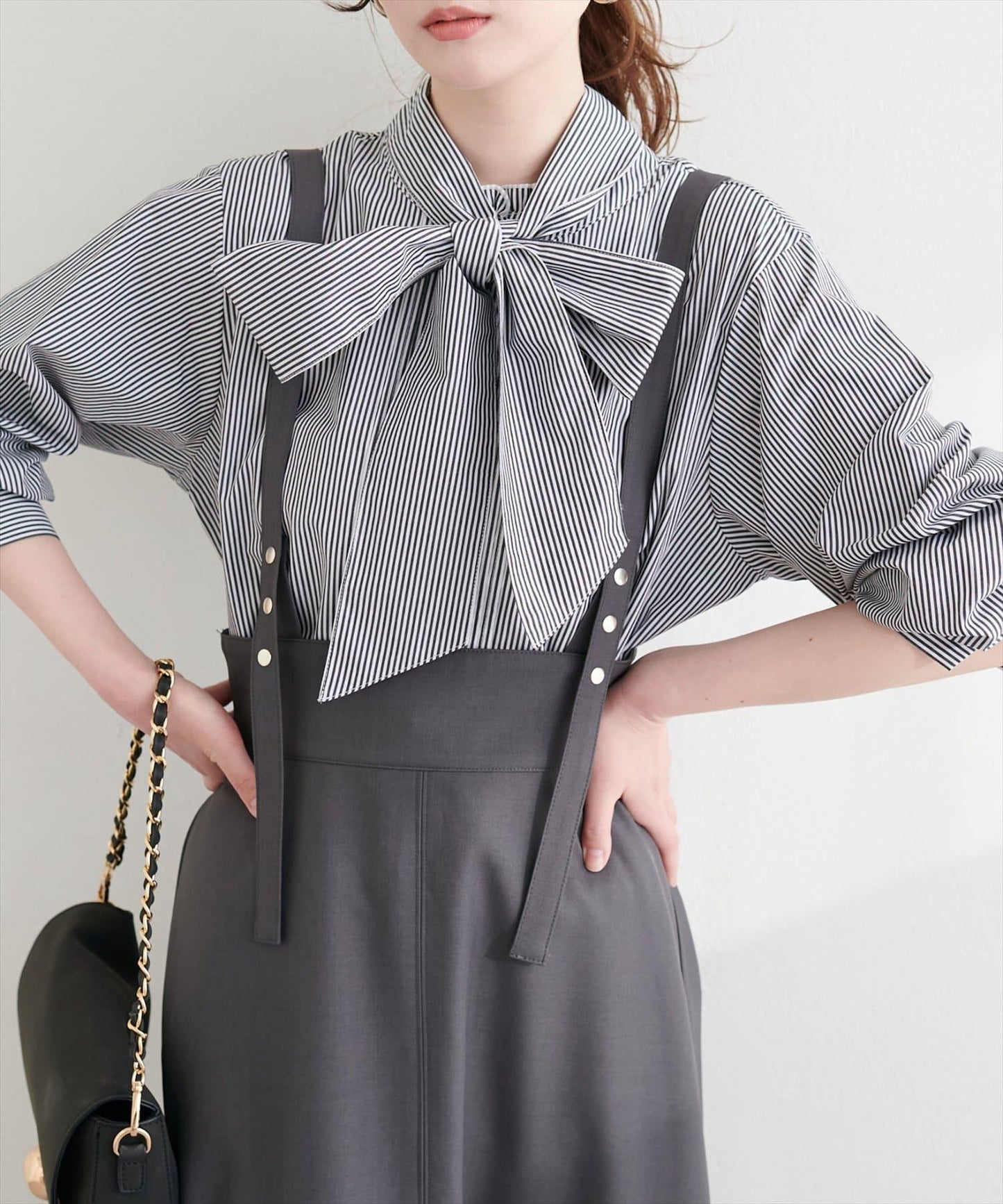 微高領荷葉邊襯衫