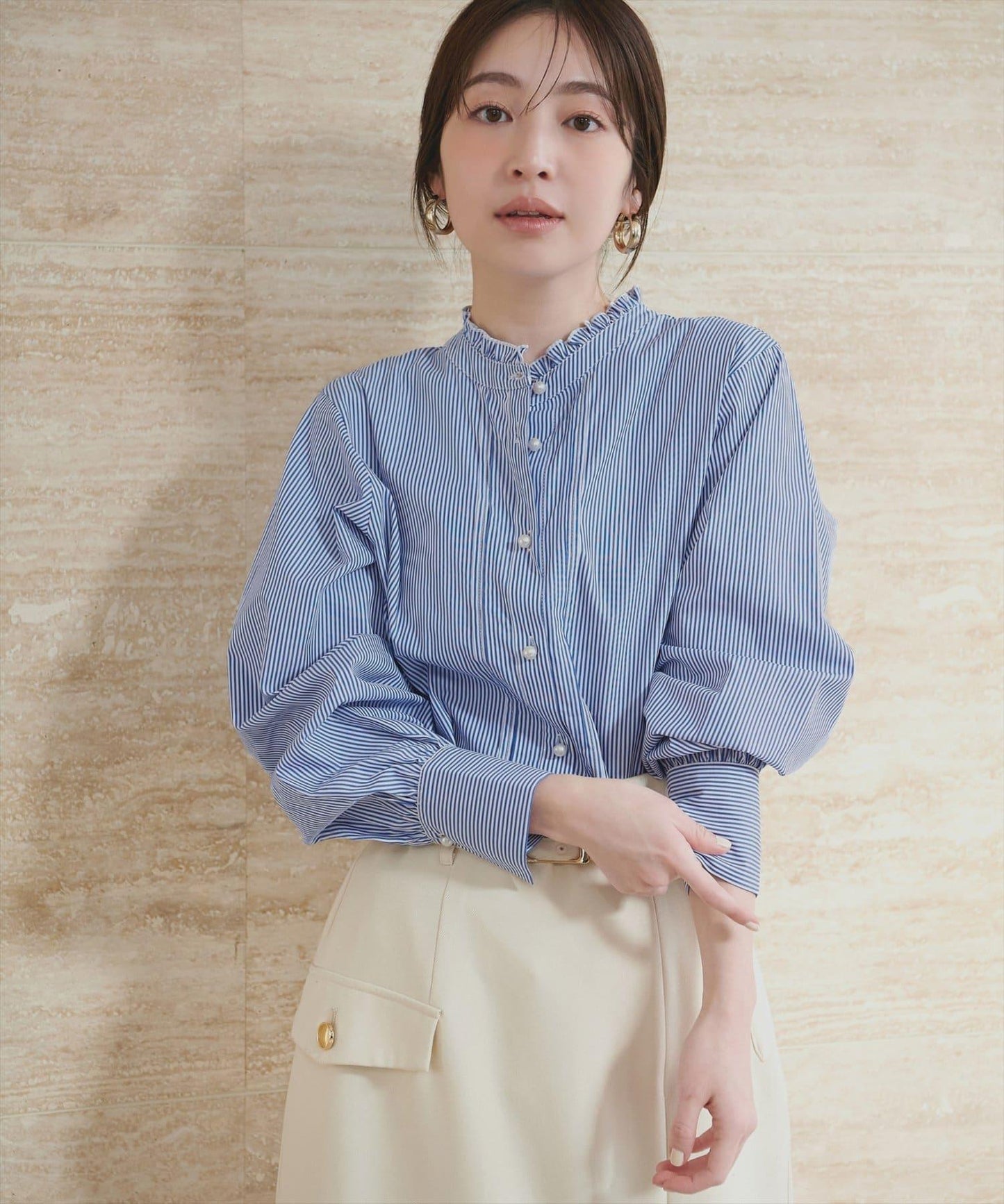 微高領荷葉邊襯衫