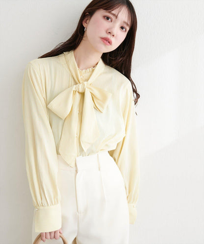微高領荷葉邊襯衫