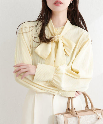 微高領荷葉邊襯衫