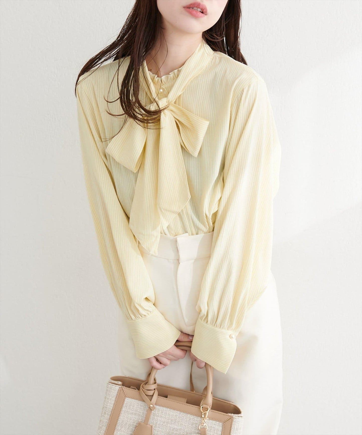 微高領荷葉邊襯衫