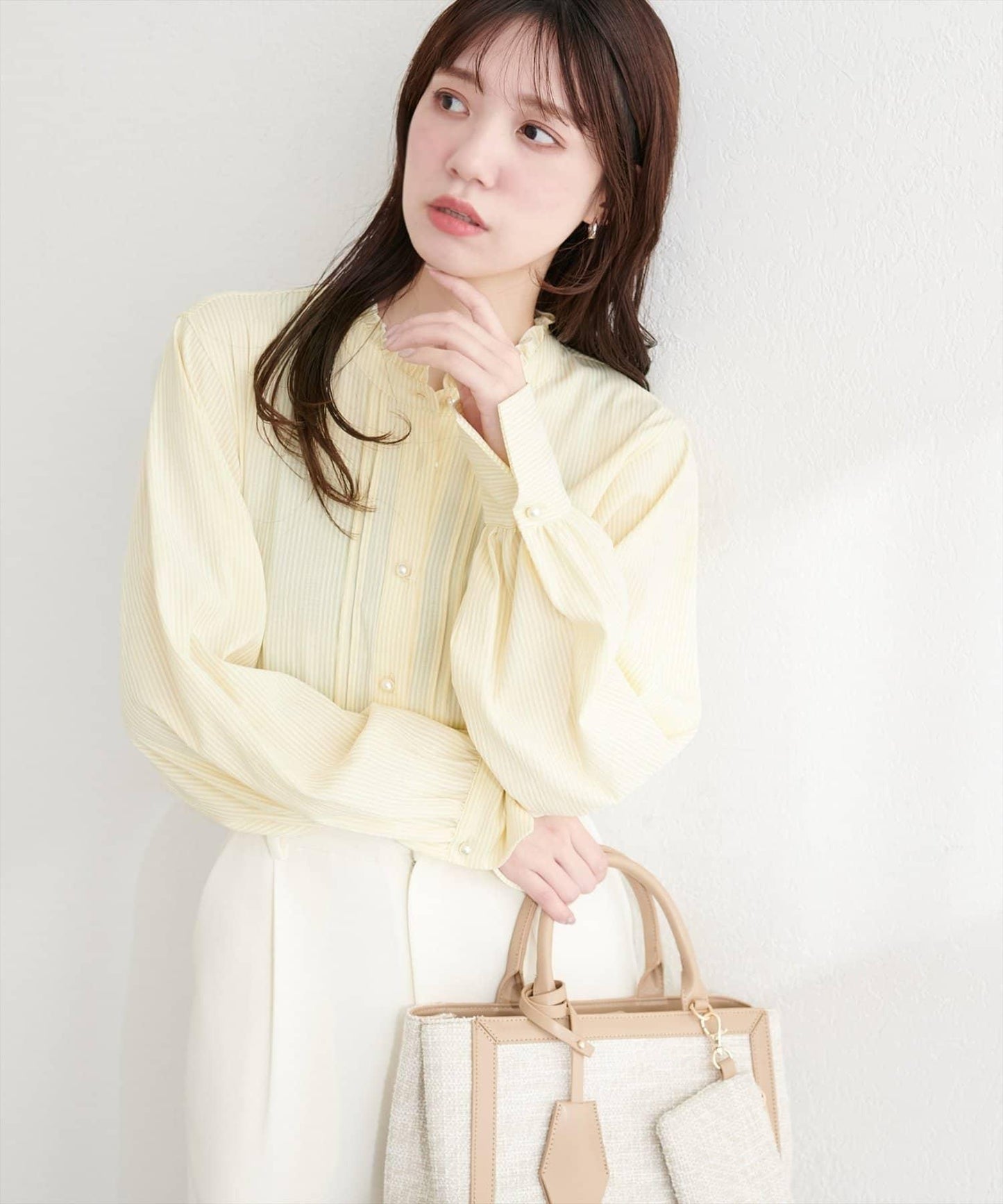 微高領荷葉邊襯衫