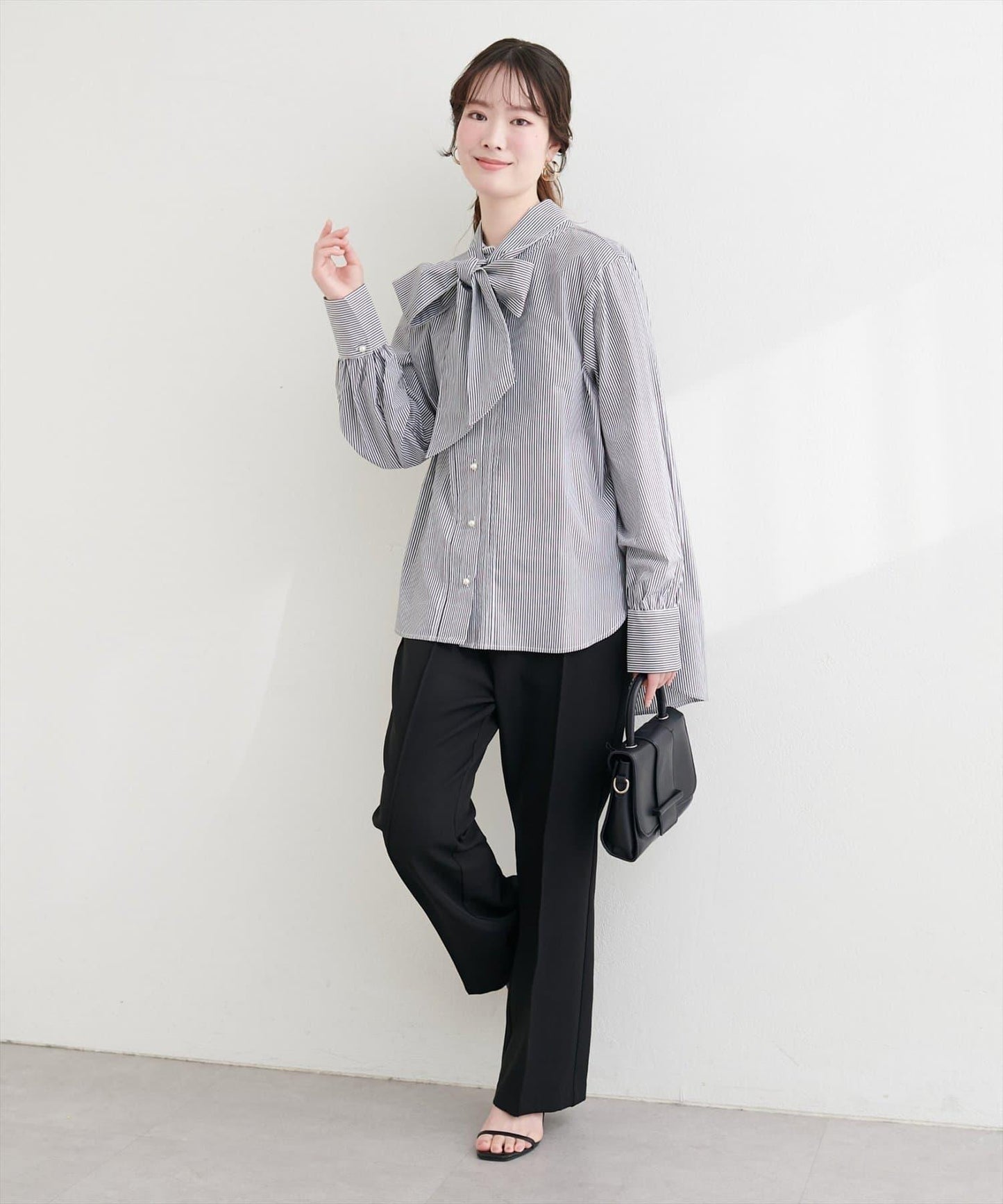 微高領荷葉邊襯衫