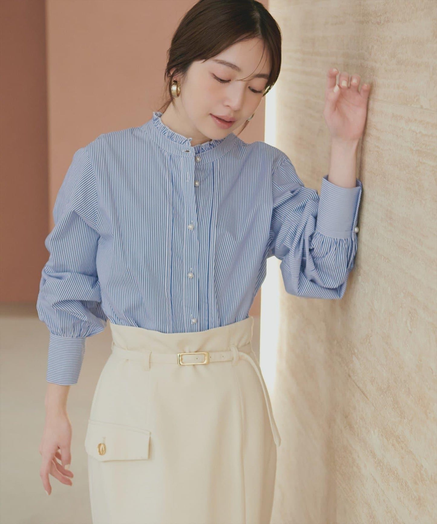 微高領荷葉邊襯衫