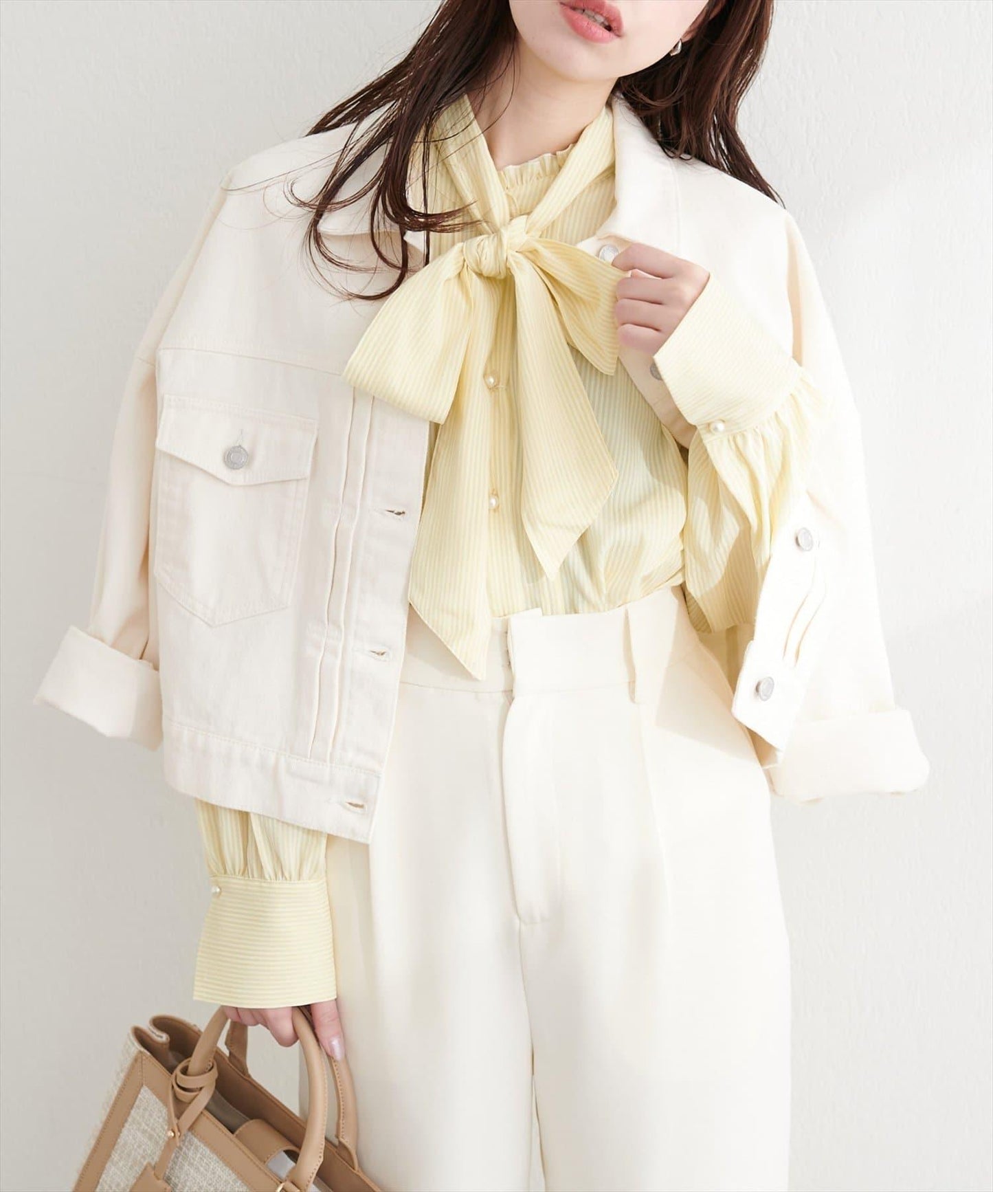 微高領荷葉邊襯衫