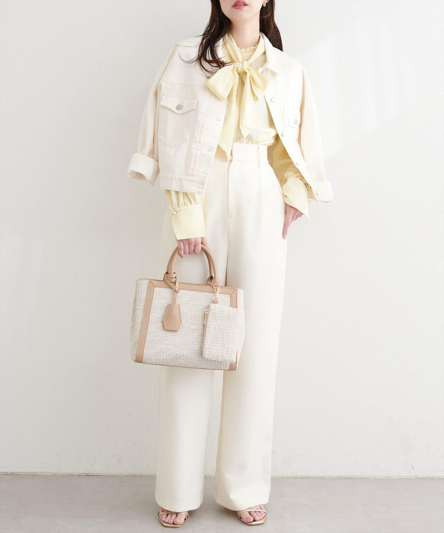 微高領荷葉邊襯衫