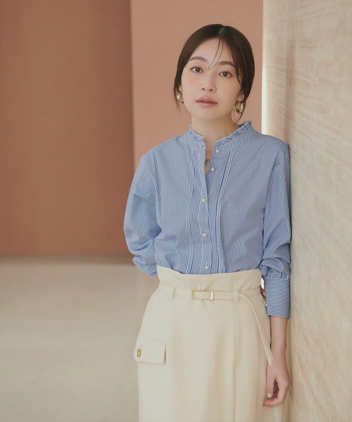 微高領荷葉邊襯衫