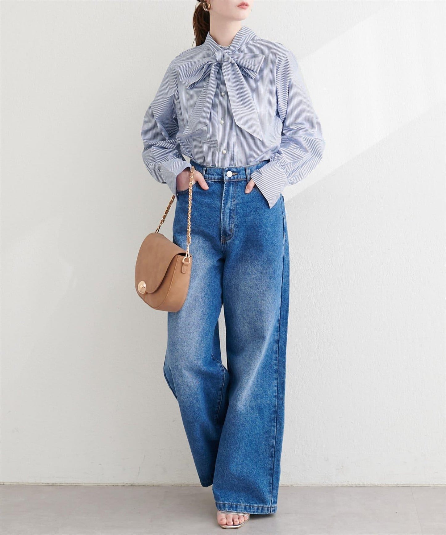 微高領荷葉邊襯衫