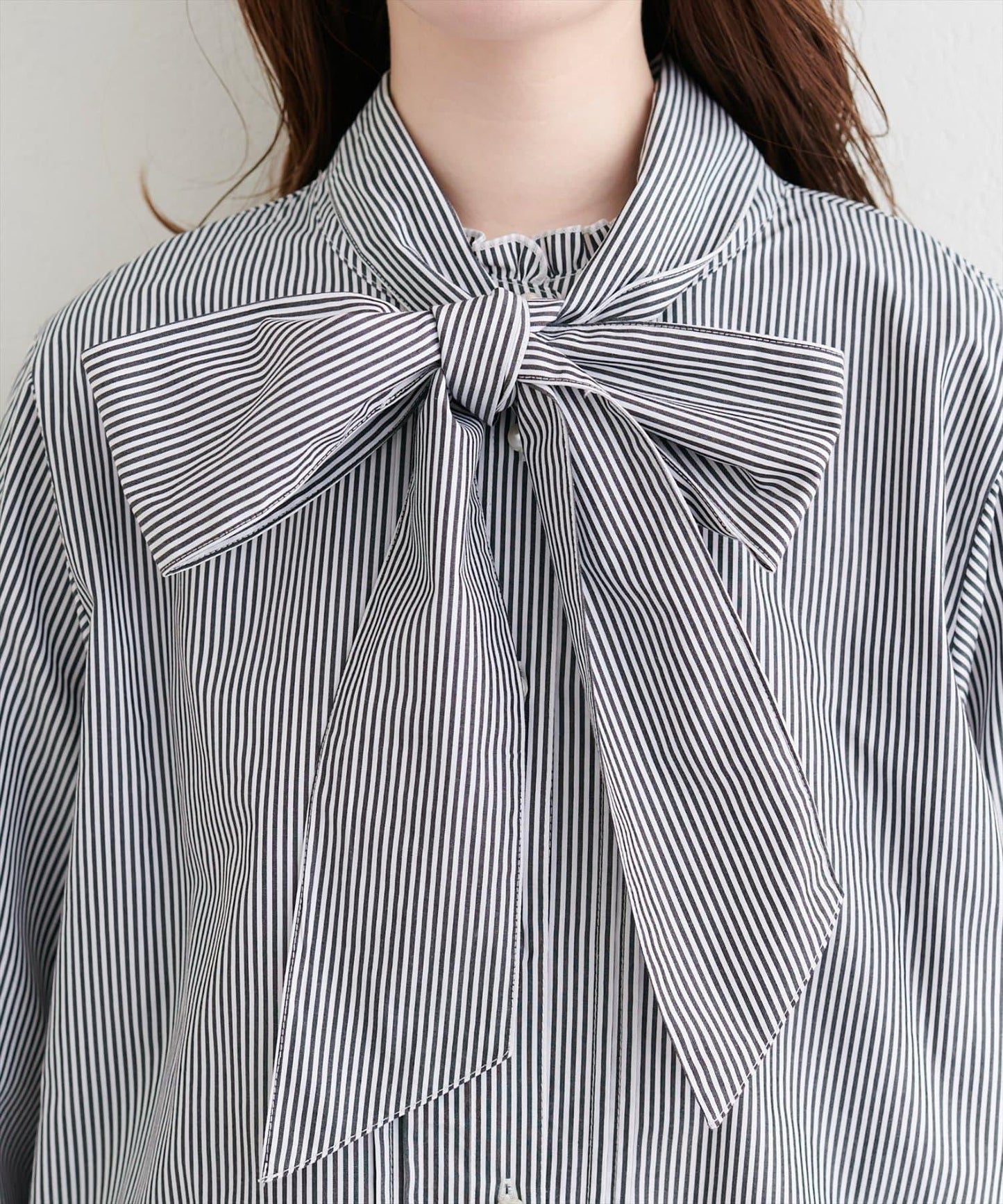 微高領荷葉邊襯衫