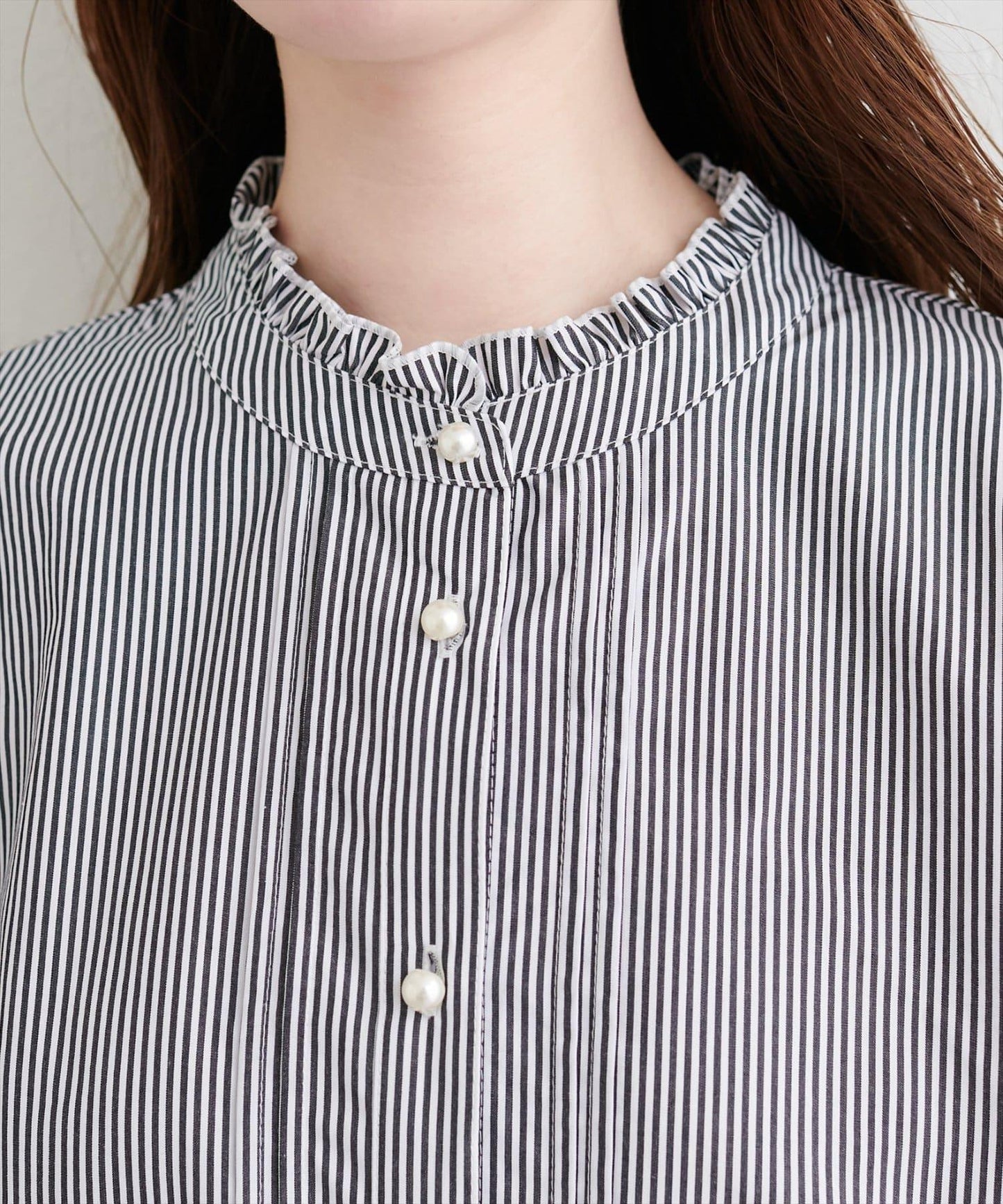 微高領荷葉邊襯衫