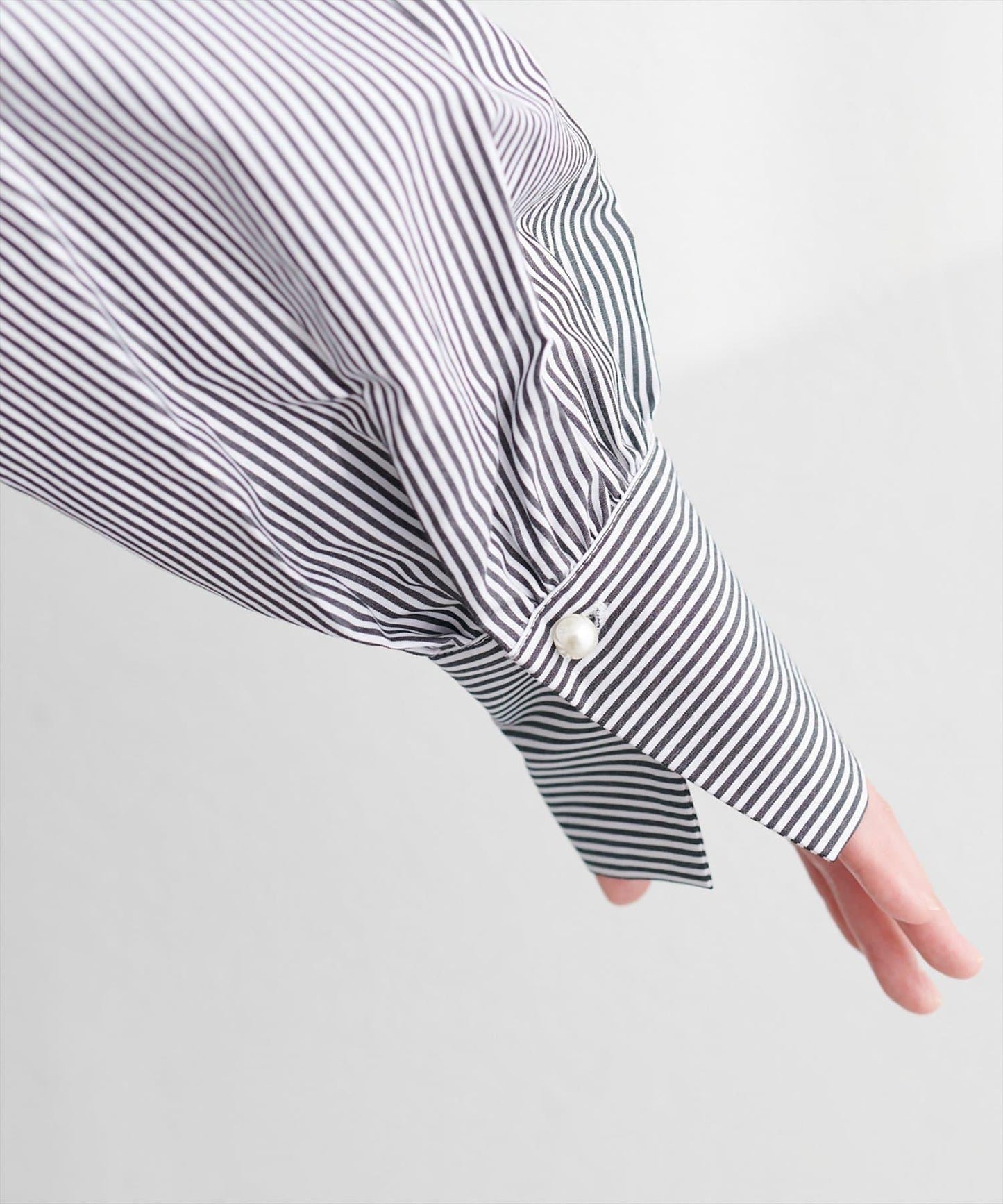 微高領荷葉邊襯衫