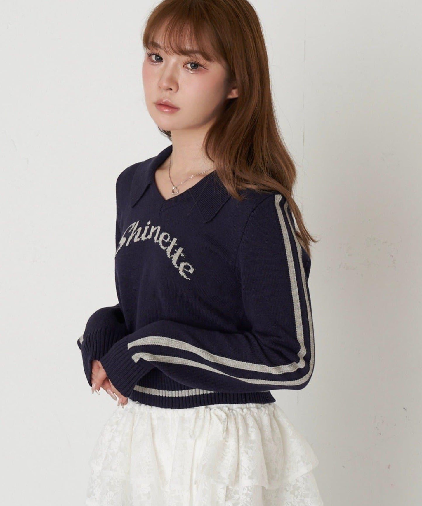 開領線條Logo針織 針織衫