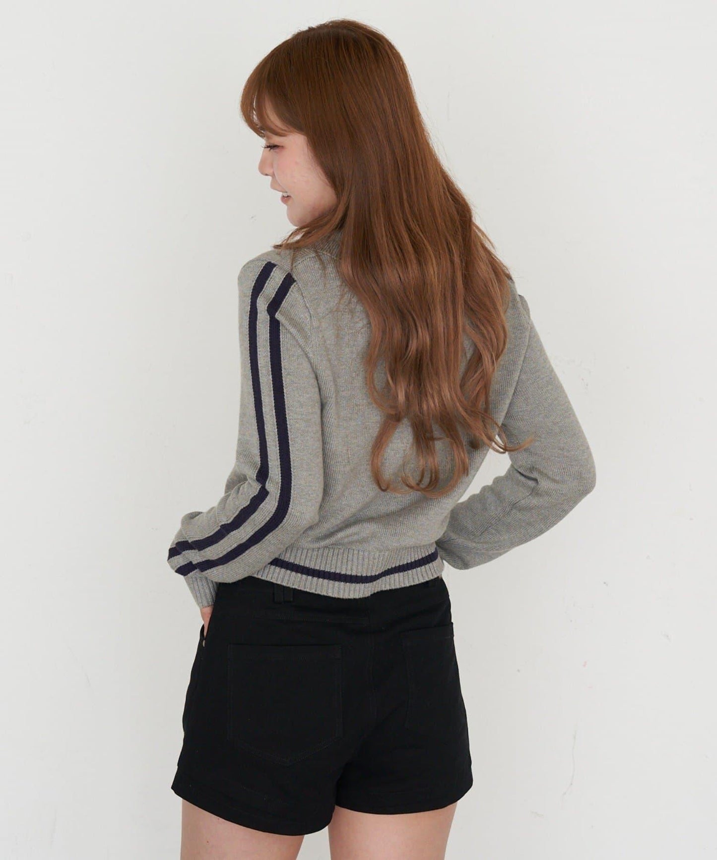 開領線條Logo針織 針織衫