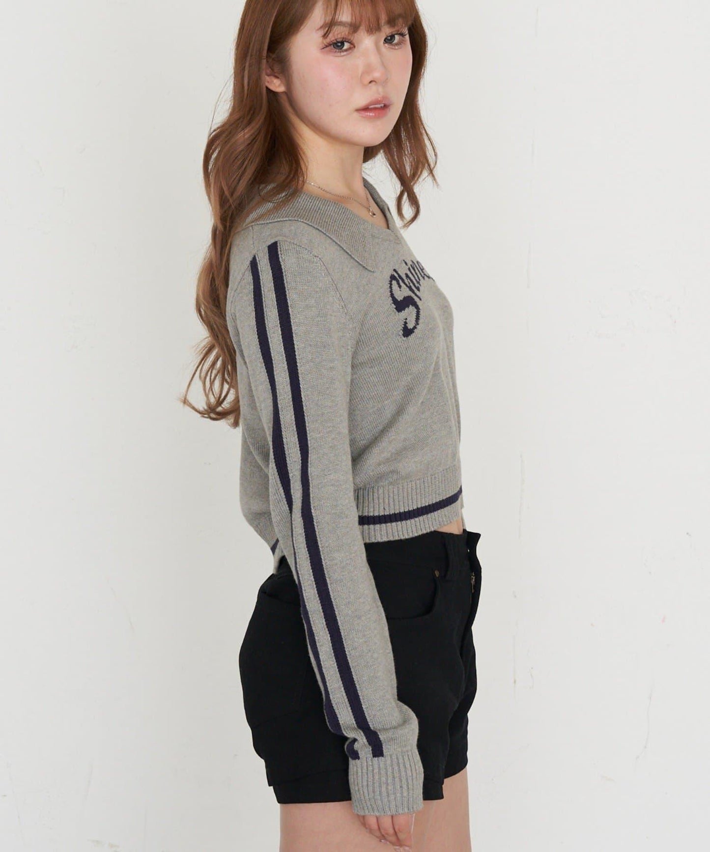 開領線條Logo針織 針織衫