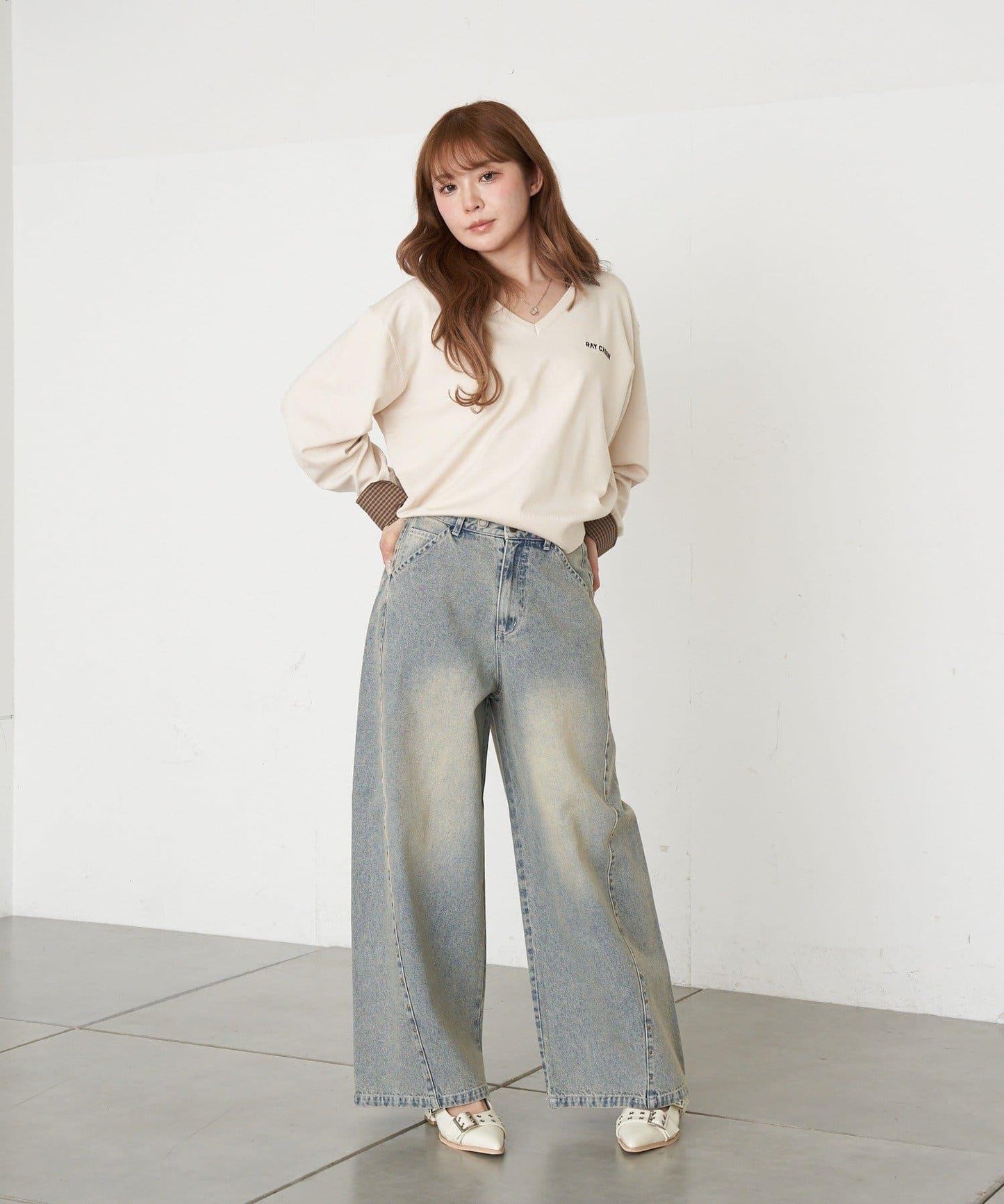 帶領 V字胸口刺繡 針織上衣