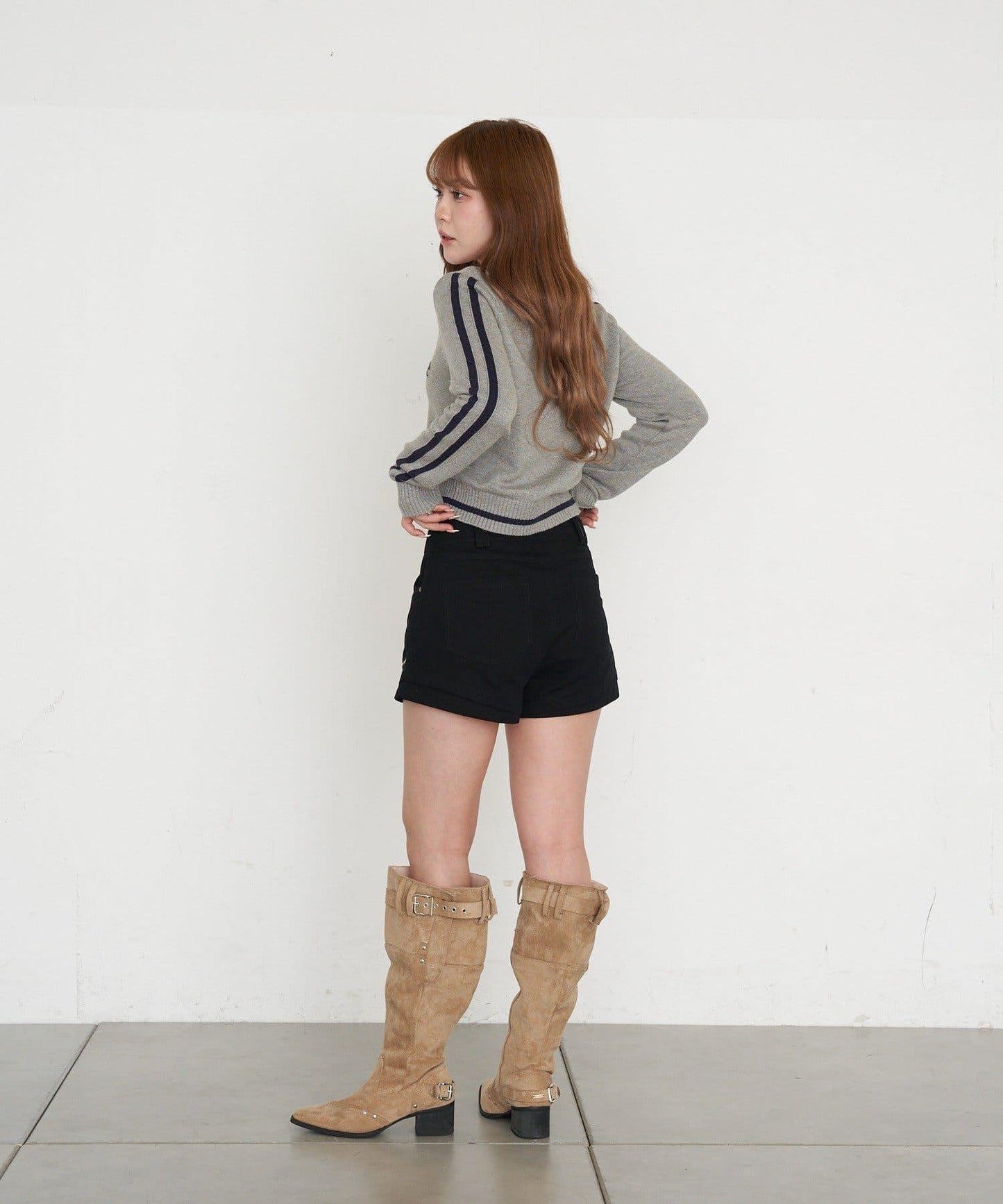 開領線條Logo針織 針織衫