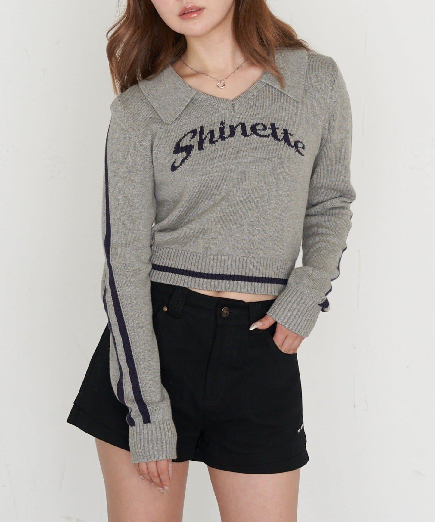 開領線條Logo針織 針織衫