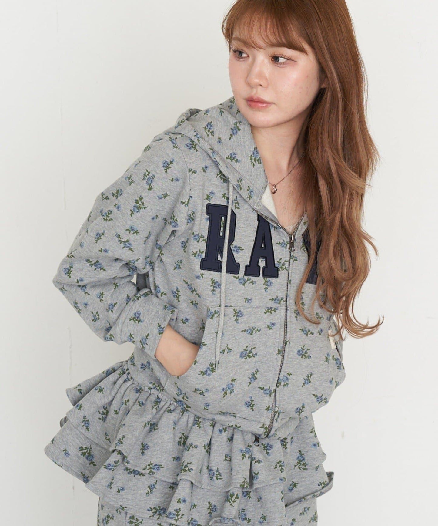 標誌拼接設計 連帽衛衣