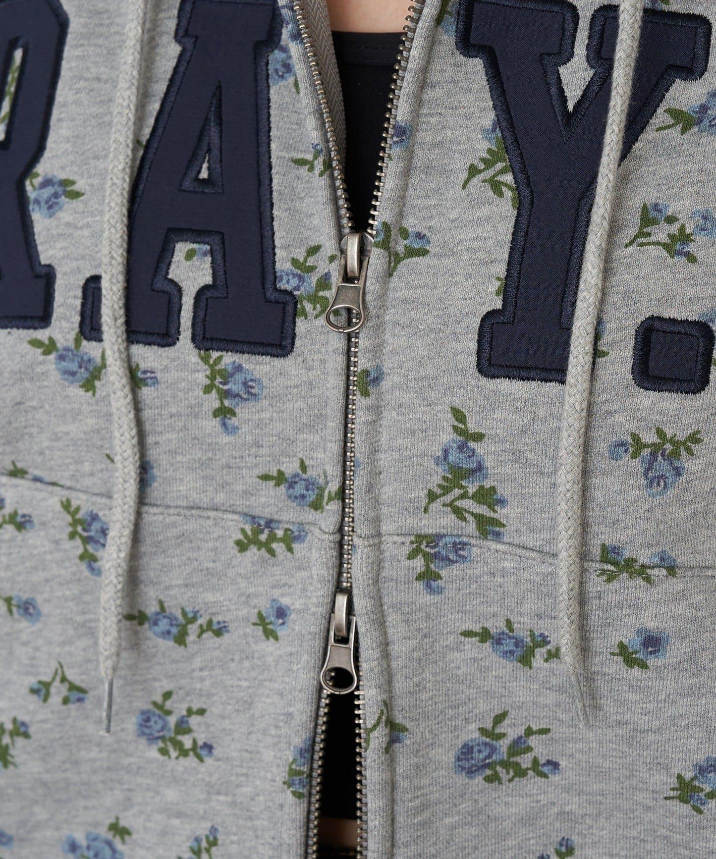 標誌拼接設計 連帽衛衣