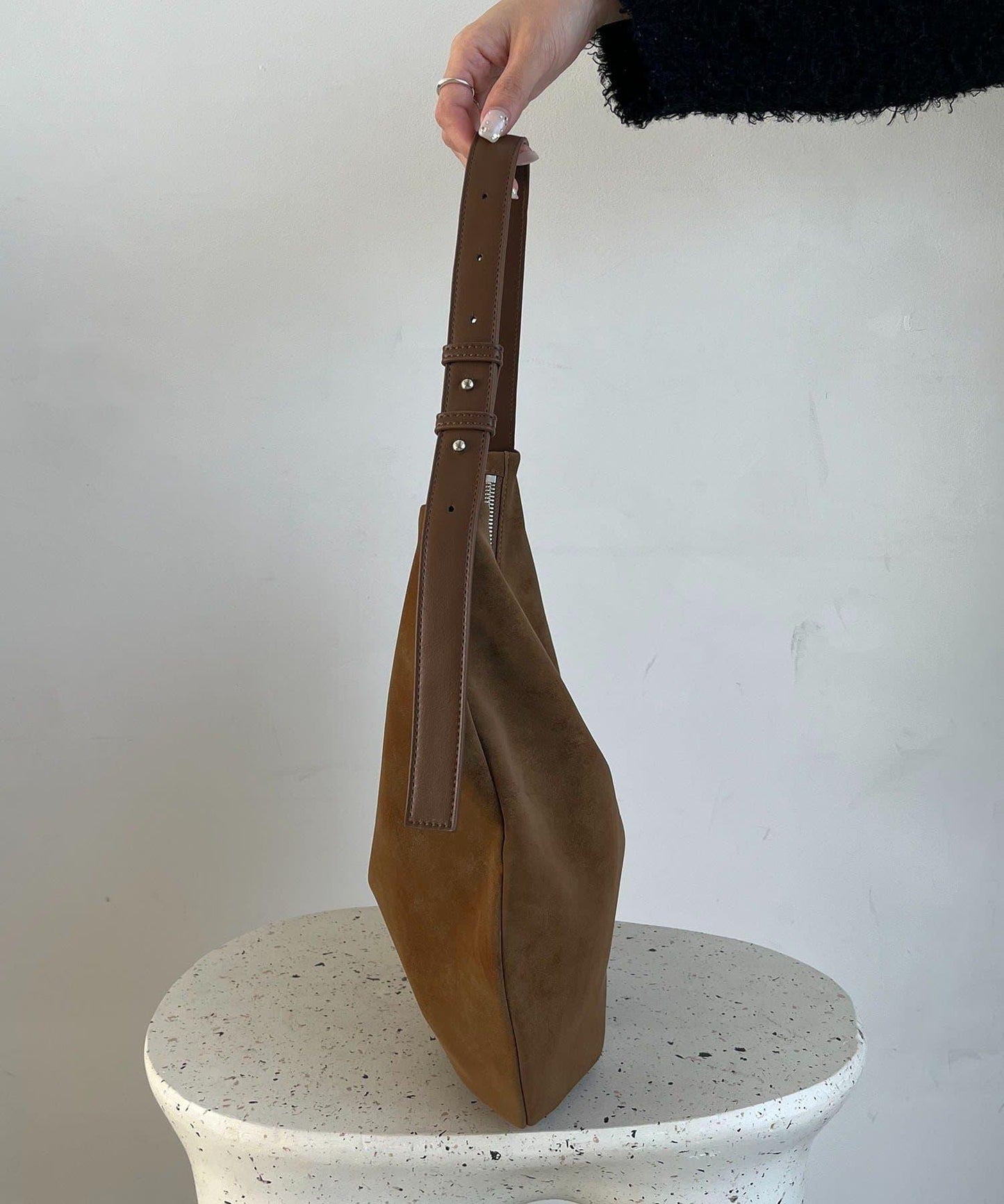 CAPRICIEUX LE'MAGE 半圓造型 努巴克 單肩包