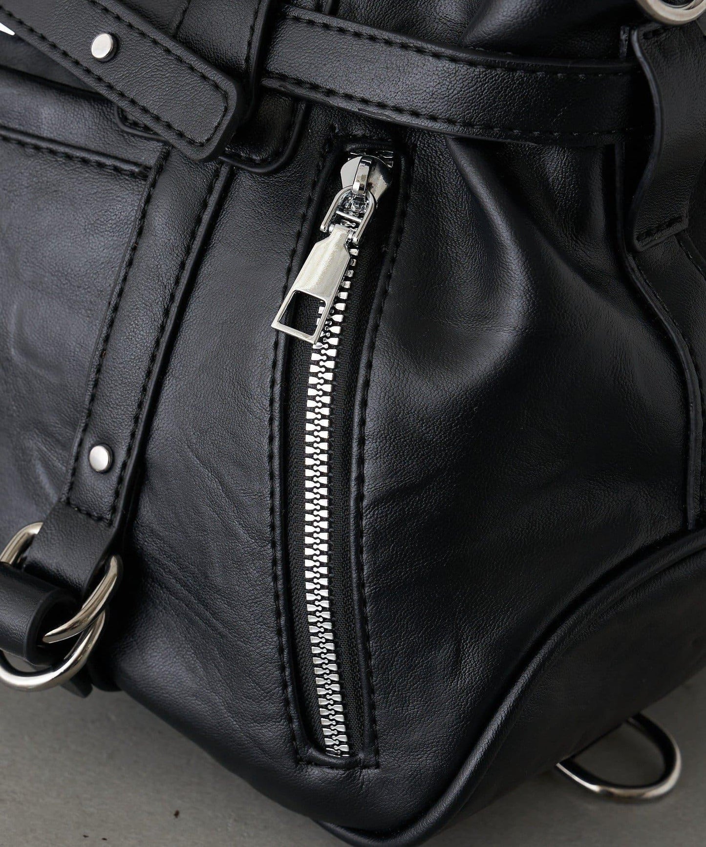 帶裝飾帶拉鍊口袋單肩包