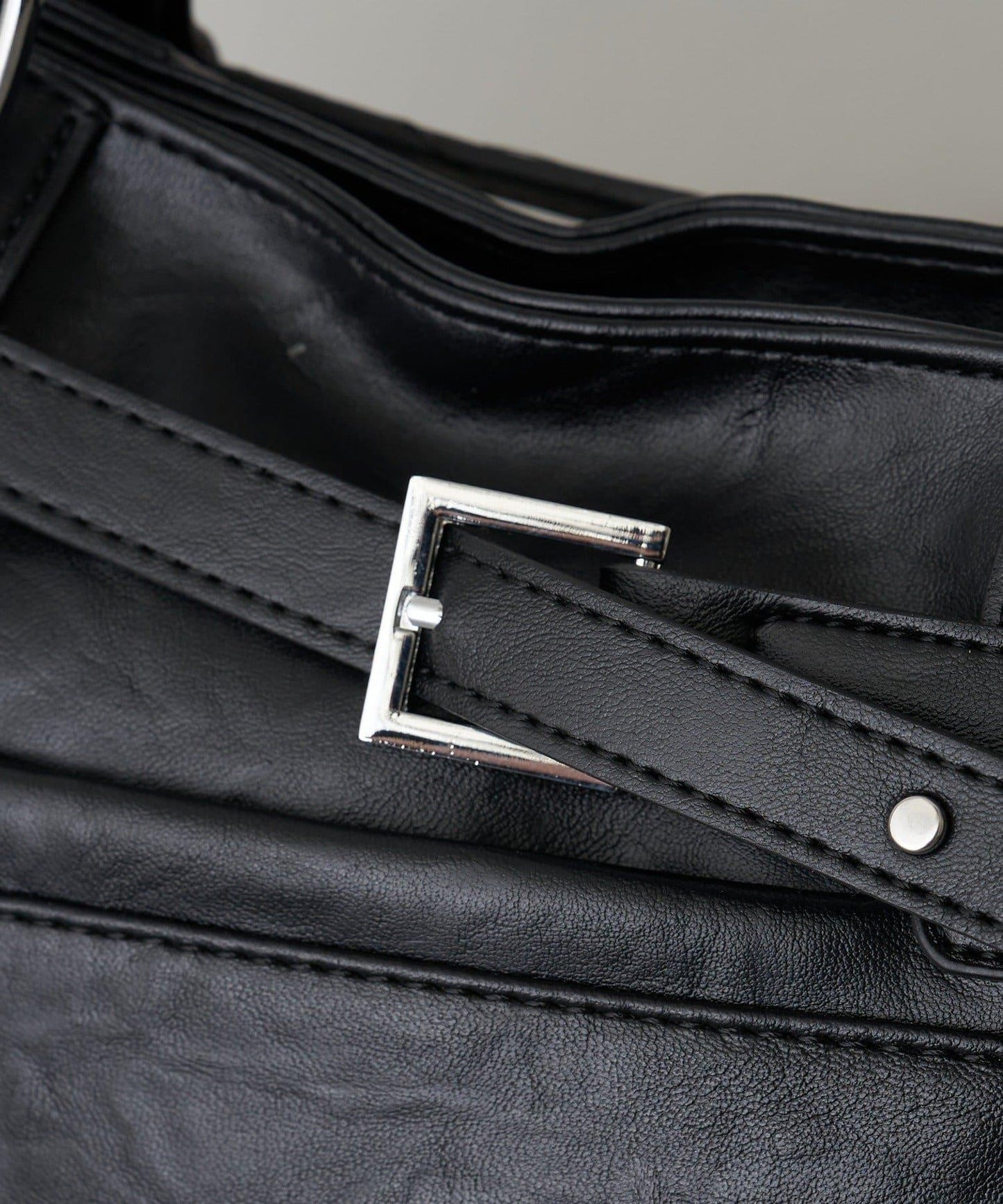 帶裝飾帶拉鍊口袋單肩包