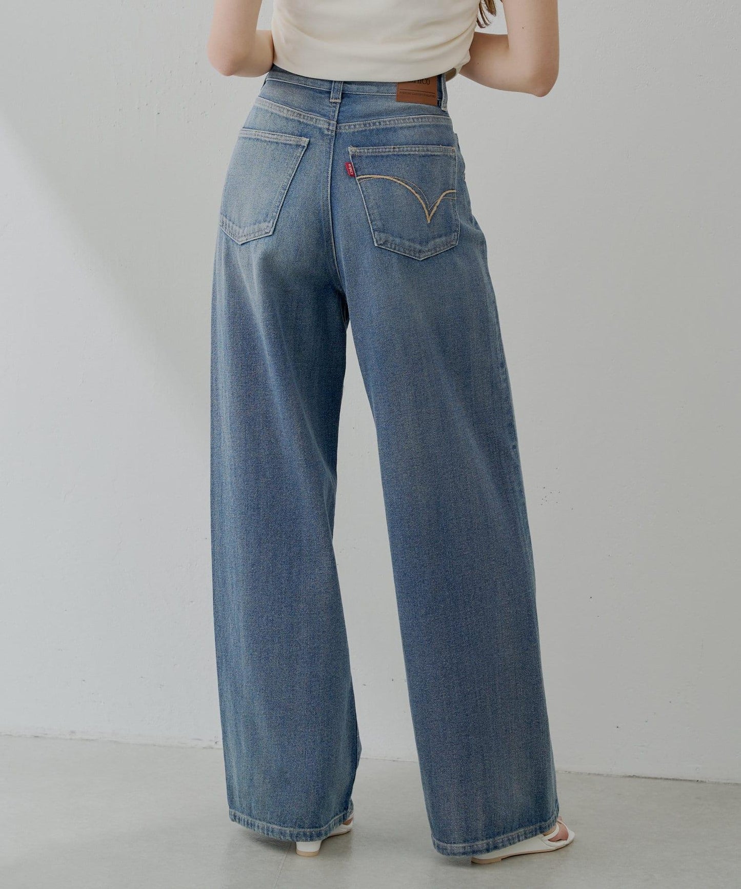 Chico 刺繡口袋 中腰直筒闊腿 牛仔褲