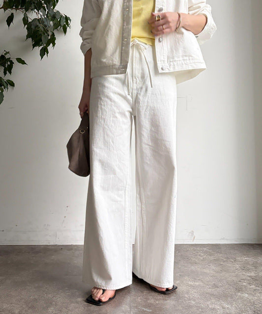 帶腰帶寬鬆牛仔褲