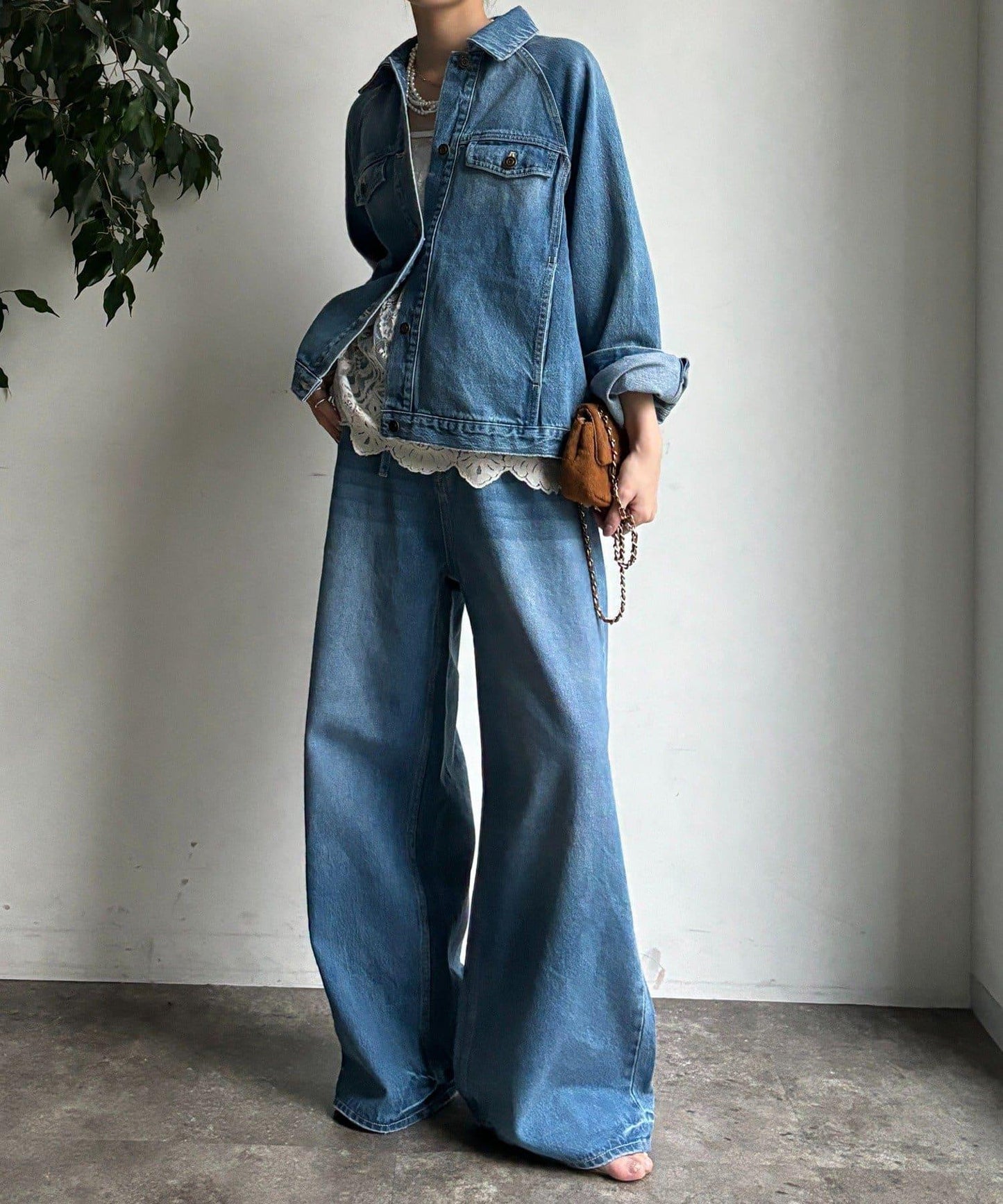 帶腰帶寬鬆牛仔褲