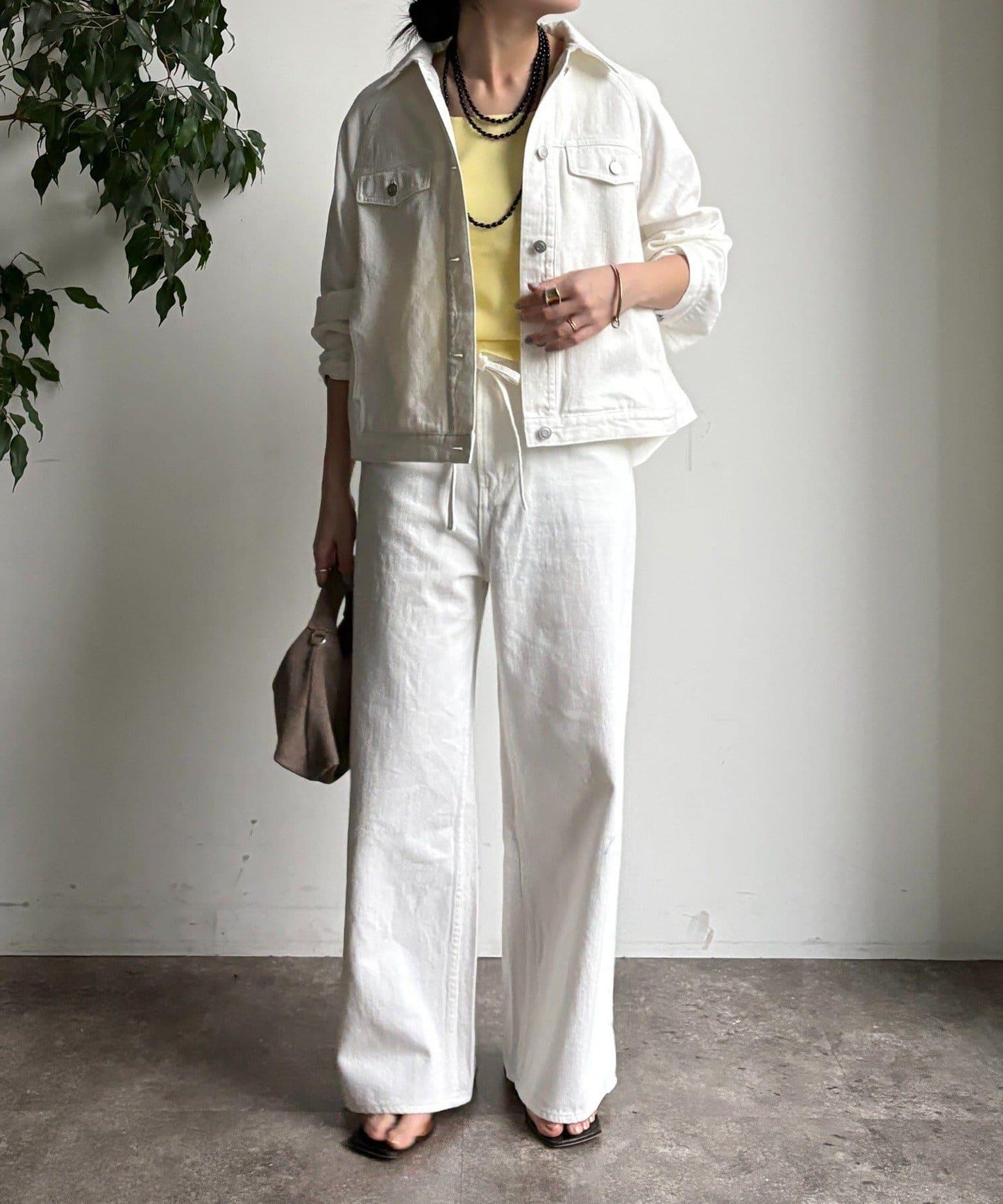 帶腰帶寬鬆牛仔褲