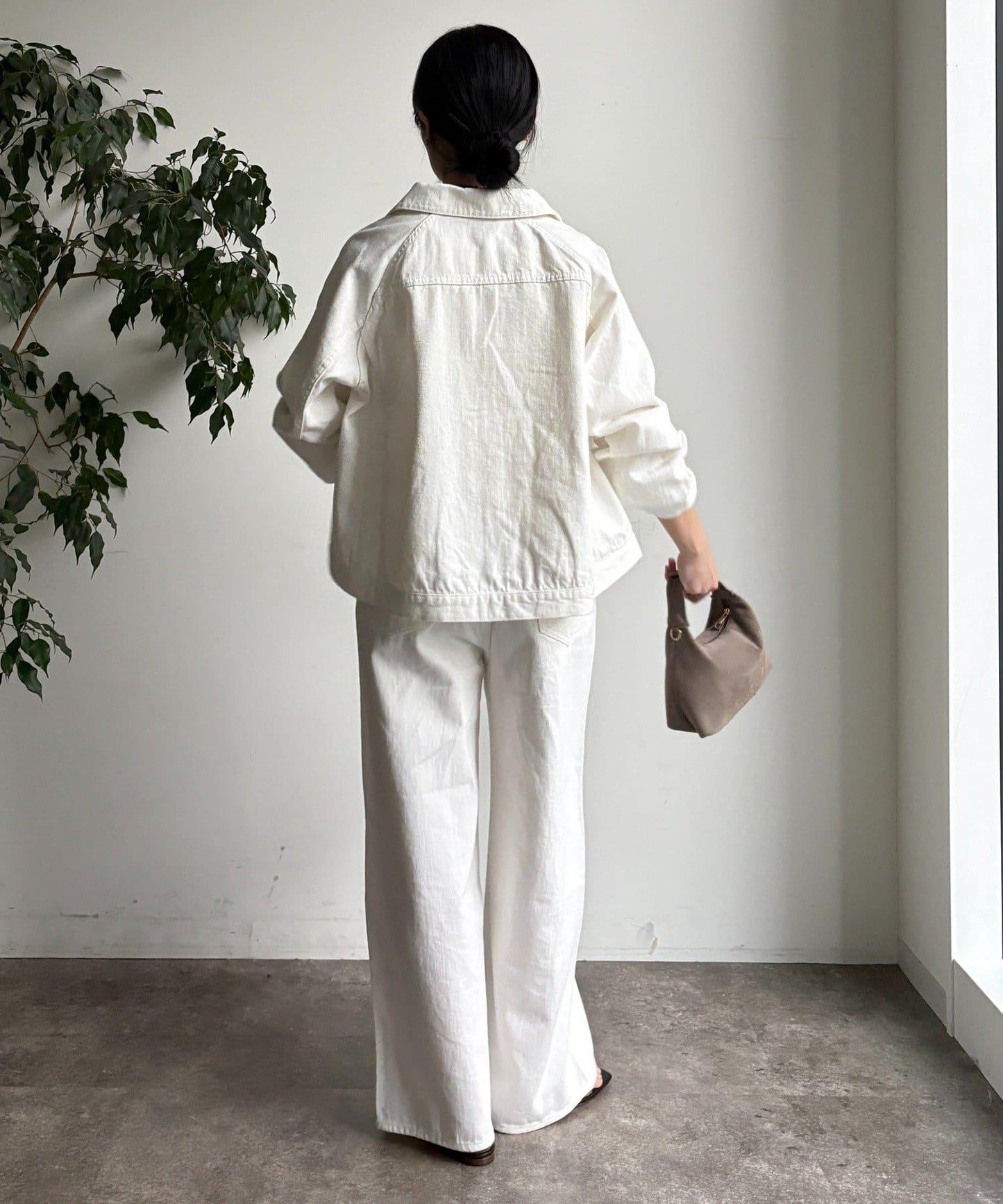 帶腰帶寬鬆牛仔褲