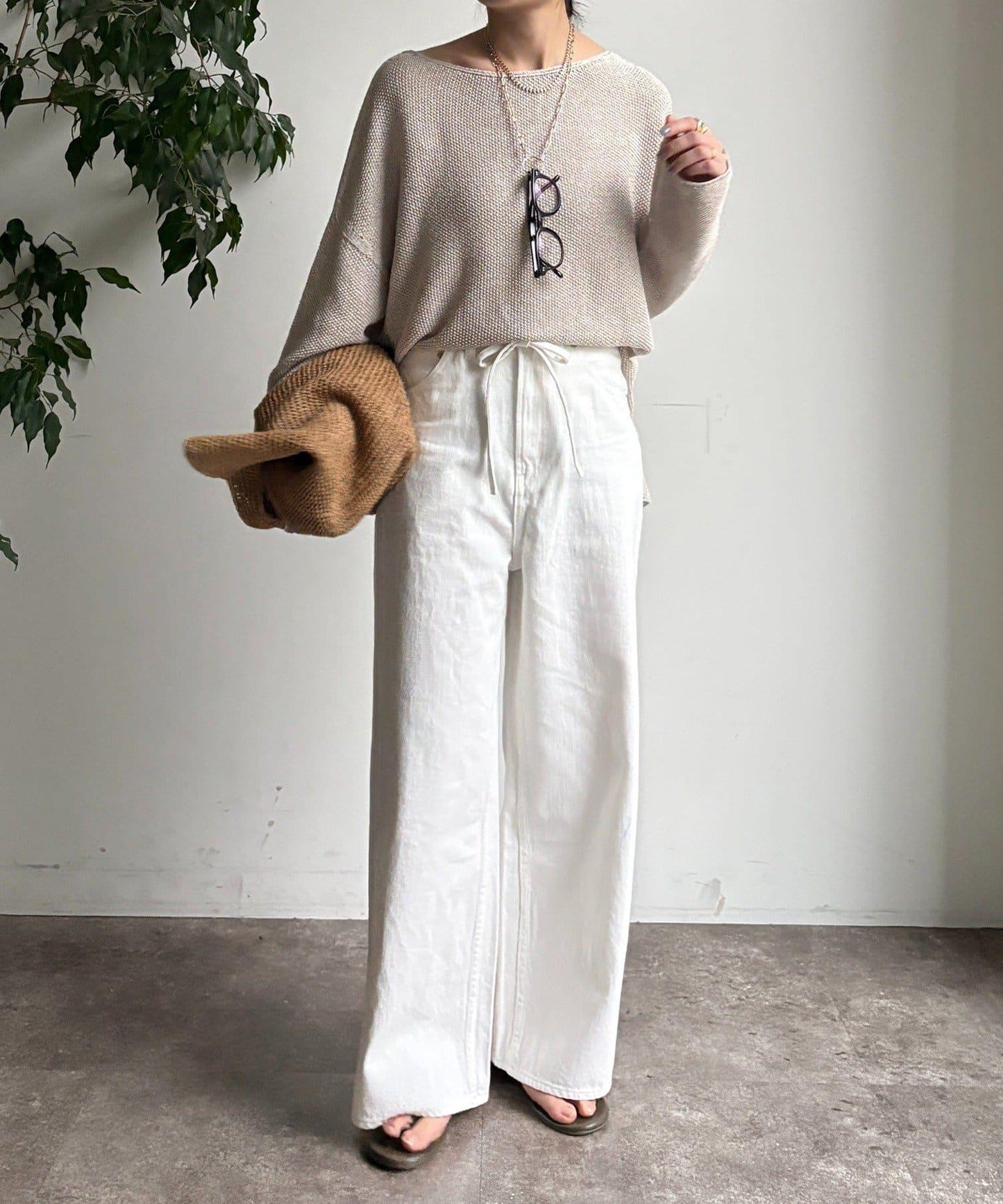 帶腰帶寬鬆牛仔褲